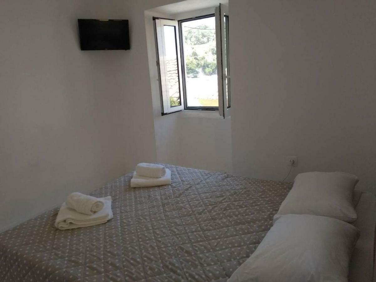 Tolos Budget Rooms Loggos Longós 外观 照片